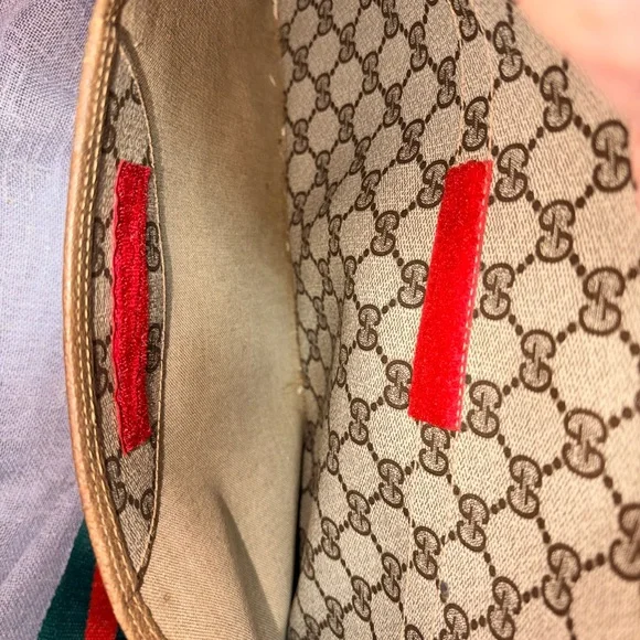 Gucci Beige GG Supreme Shoulder Bag with Green-Red Web Strap - Picture 10 of 12